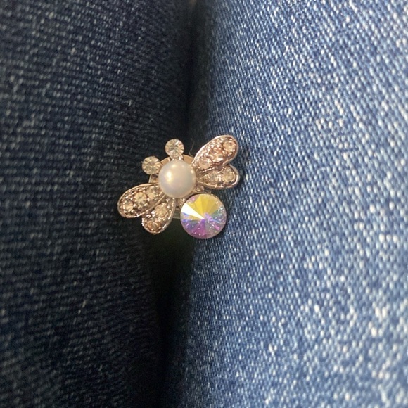 Butterfly Figural mini tie pin faux pearl clear crystals silver tone 1/2 inch - Picture 2 of 8